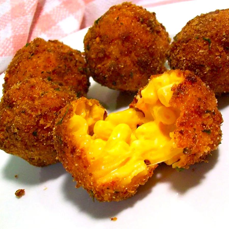 Crispy Fried Mac and Cheese Bites