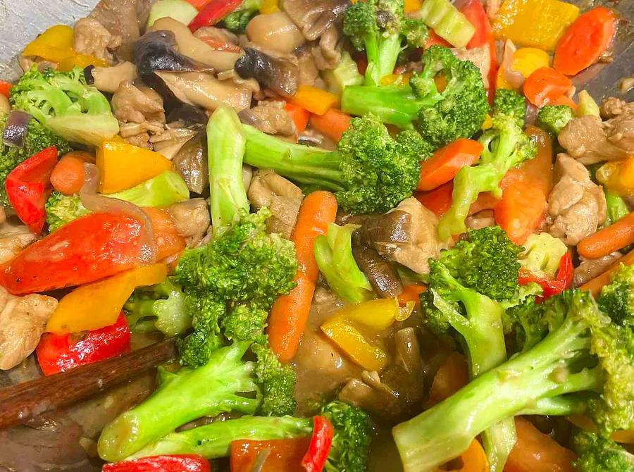 Stir-Fried Chicken with Chinese Vegetables