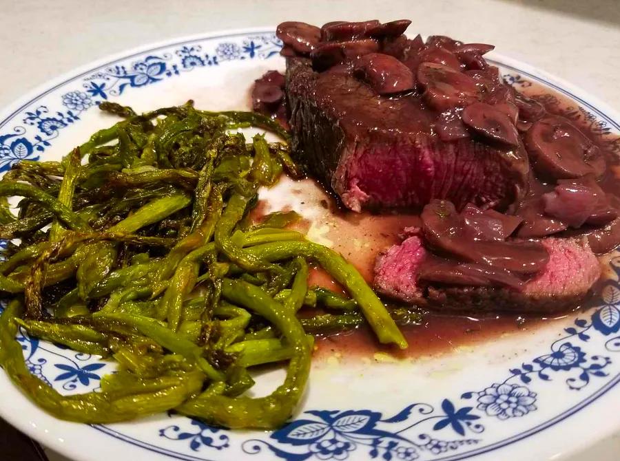 Filet Mignon with Mushroom and Cabernet Sauce