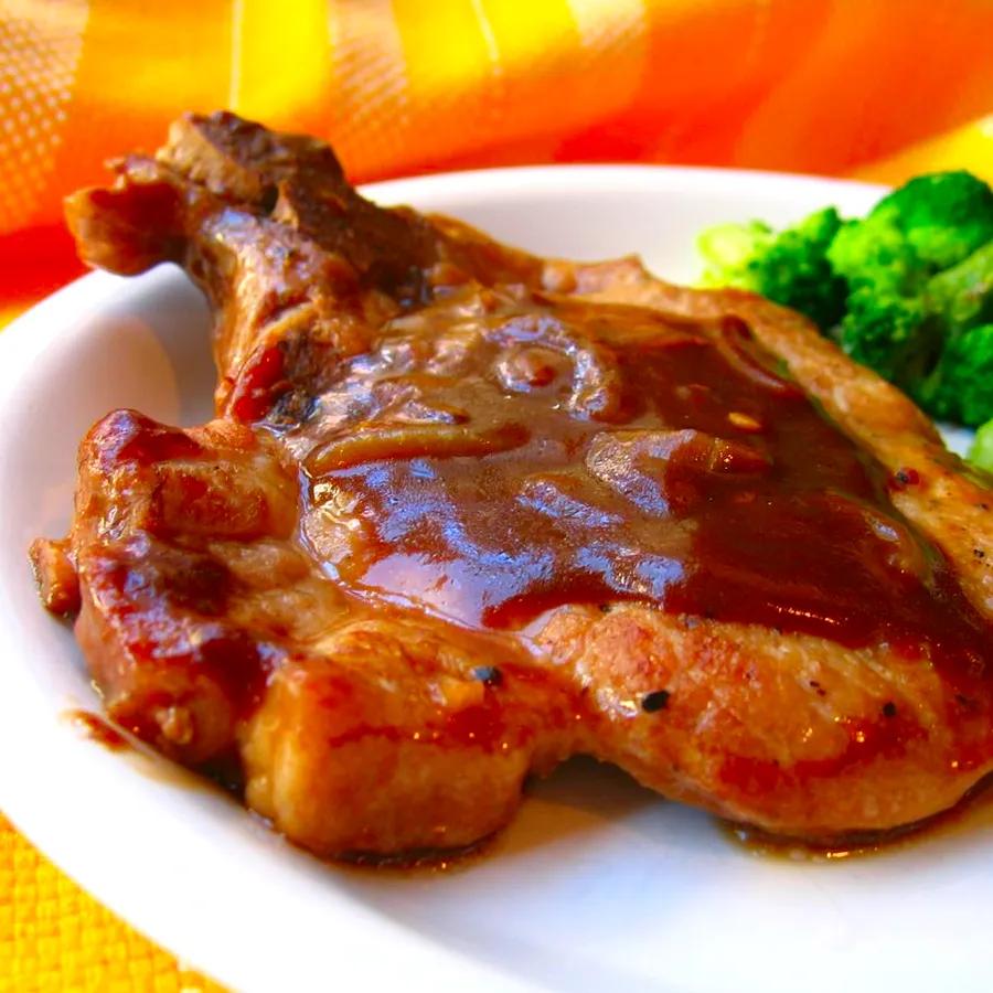 Pork Chops in Rich Gravy