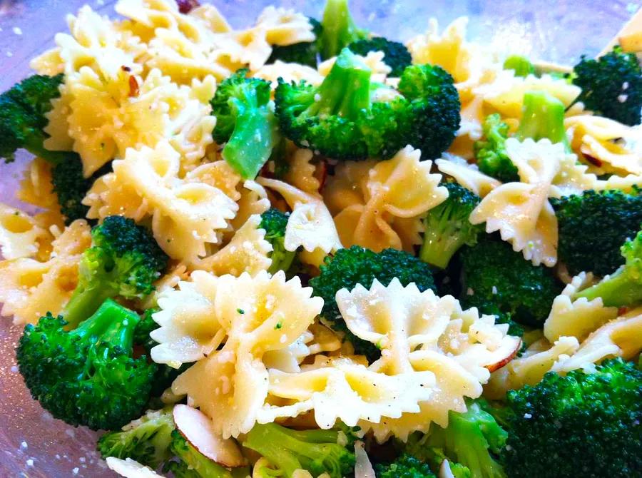 Bow Tie Pasta with Garlic, Broccoli, and a Lemon Twist