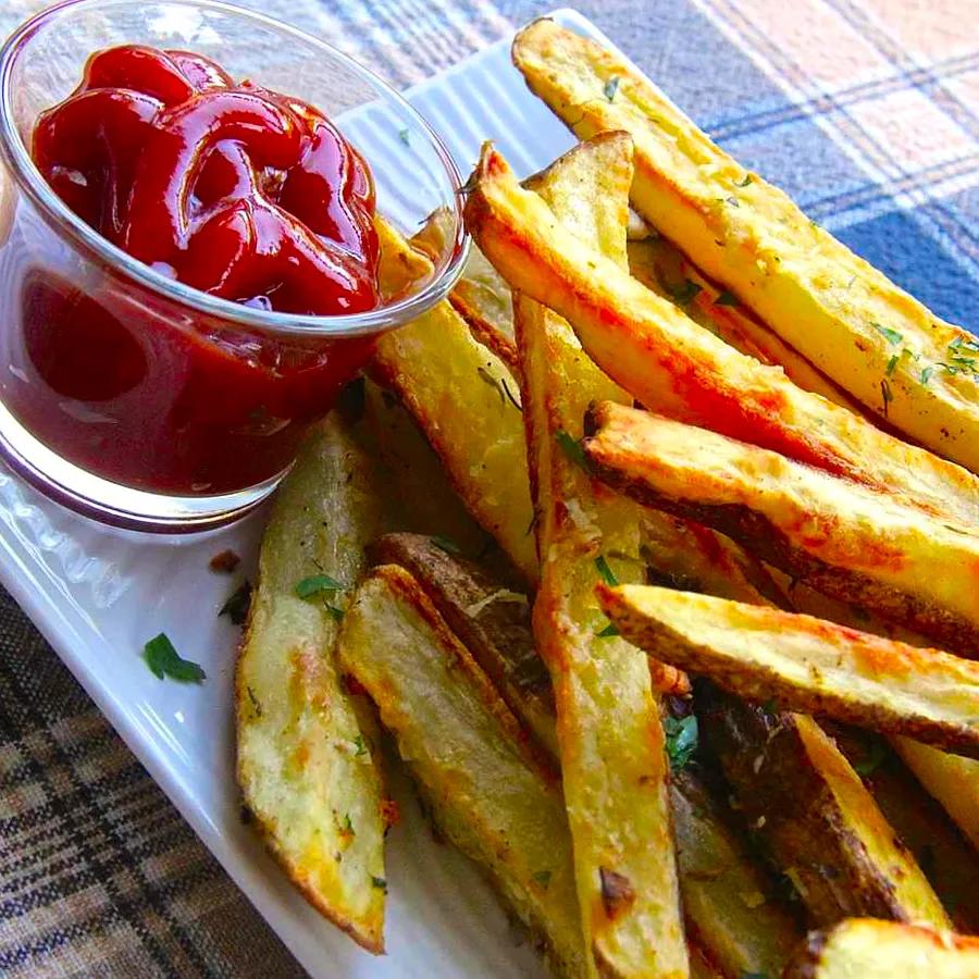 Garlic and Parmesan Fries Baked to Perfection