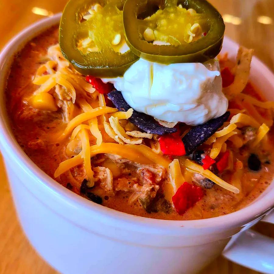 This creamy chicken chili made in the slow cooker is a breeze to prepare and packed with flavor. It’s a comforting, hands-off dish that delivers hearty, tender chicken and a rich, creamy base.