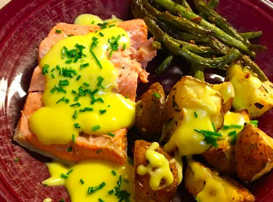 Poached Salmon with a Velvety Hollandaise Sauce