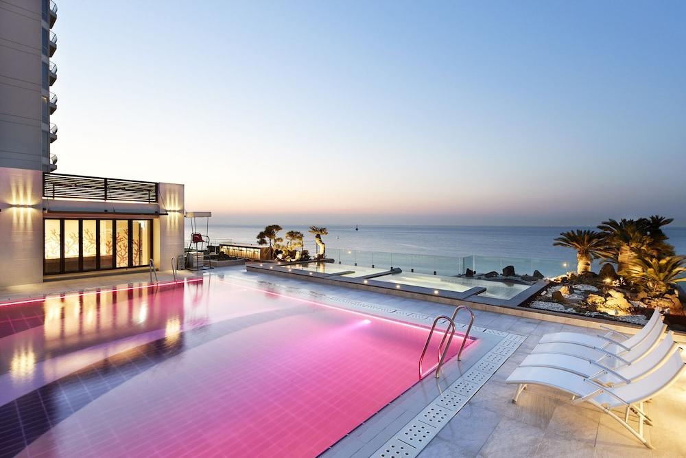 Cover Image for Paradise Hotel Busan