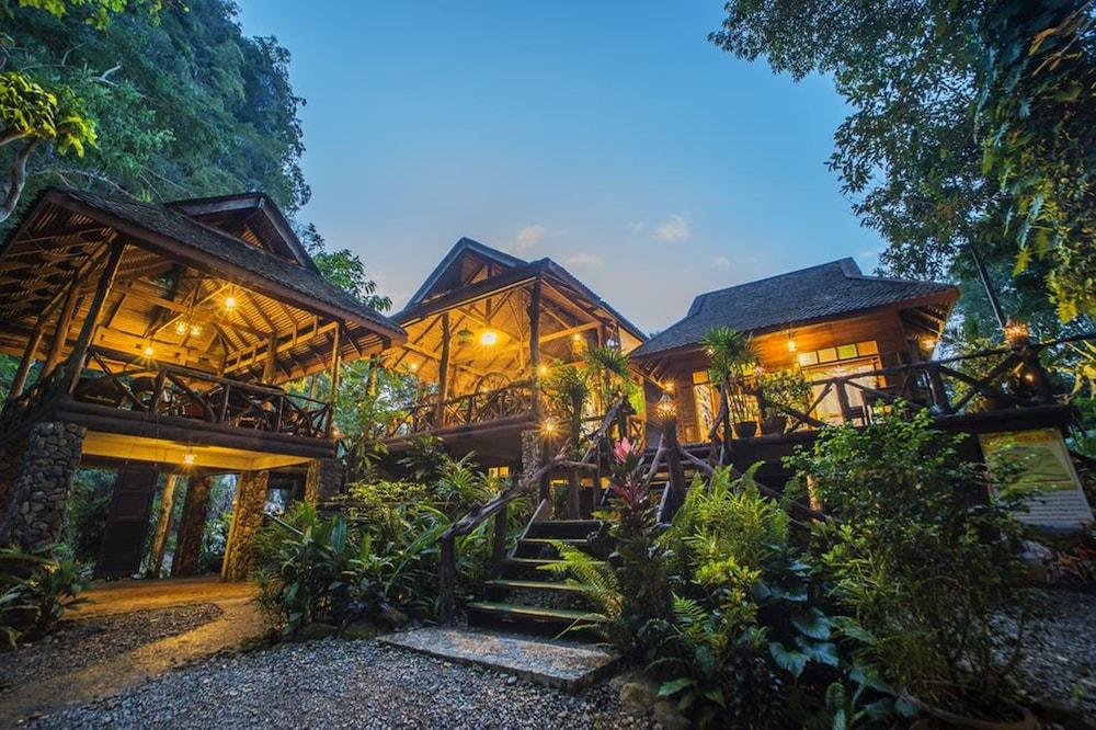Cover Image for Art's Riverview Lodge