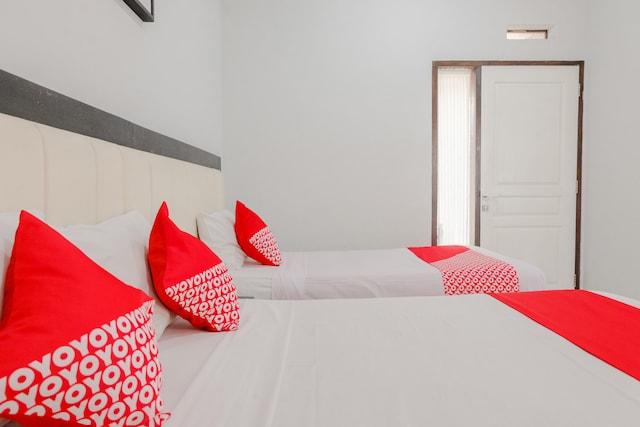 Cover Image for OYO 803 Toetie Hotel