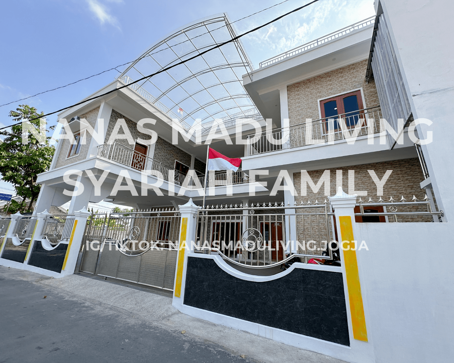 Cover Image for Nanas Madu Living Syariah Family