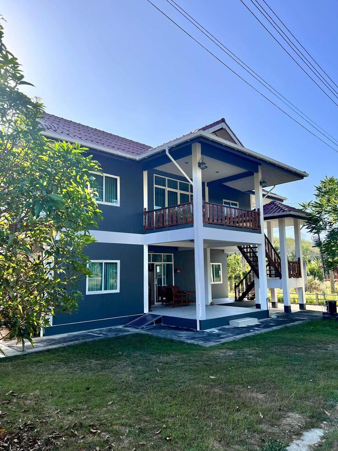 Cover Image for Thanid House