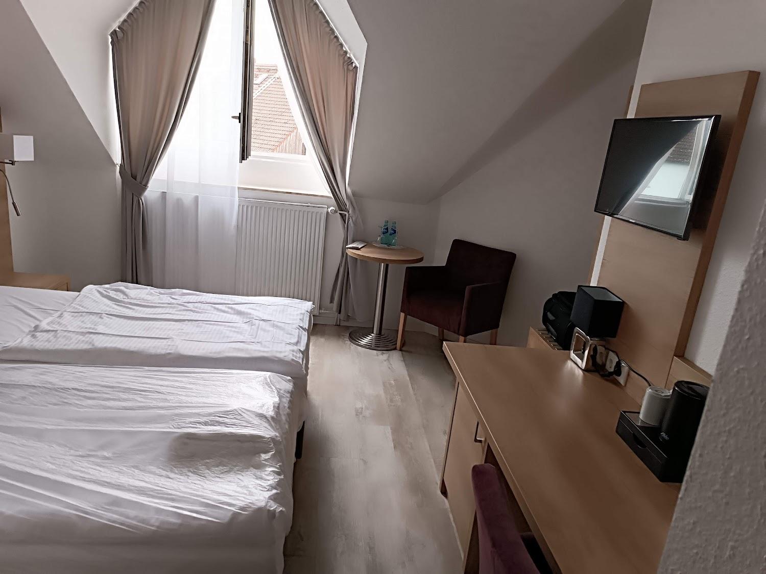 Cover Image for Hotel Esmer Lollar