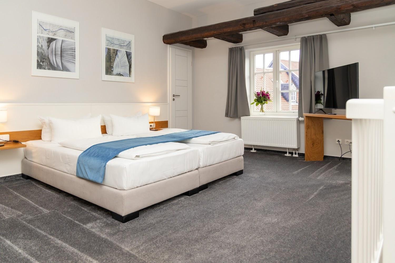 Cover Image for Schiefer • Suite-Hotel