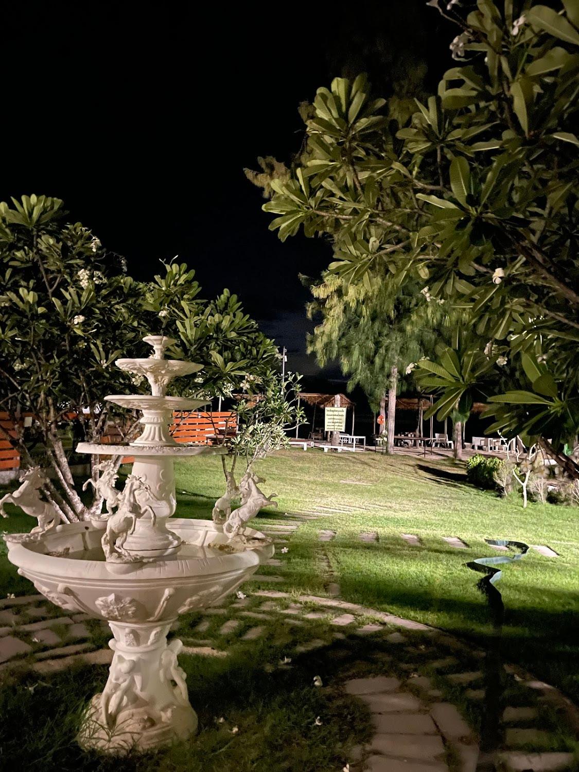 Cover Image for รีสอร์ท Loft Caravan Resort ที่พัก ณ.หาดเจ้าสำราญ