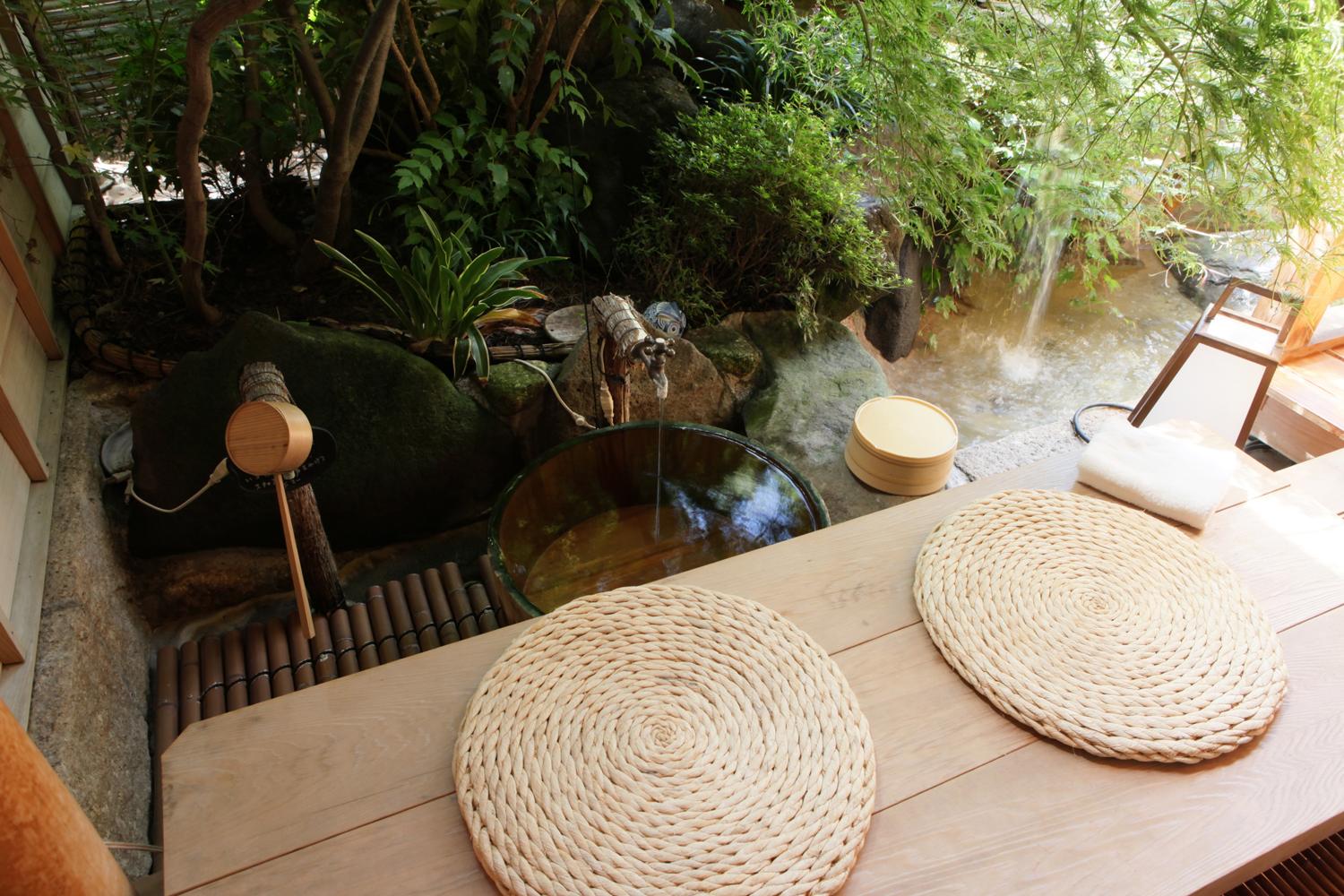 Cover Image for Oiwakeya Hotel