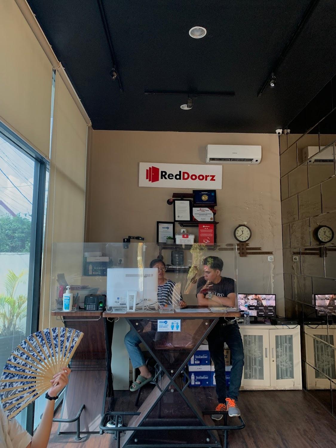 Cover Image for RedDoorz Plus near Universitas Sumatera Utara