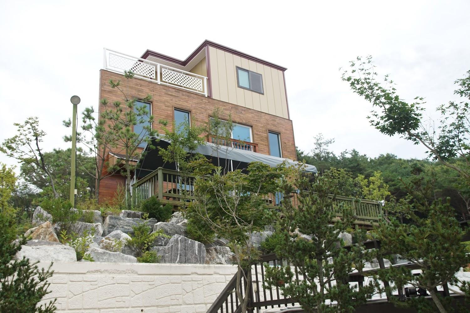 Cover Image for Sunrise Bed and Breakfast