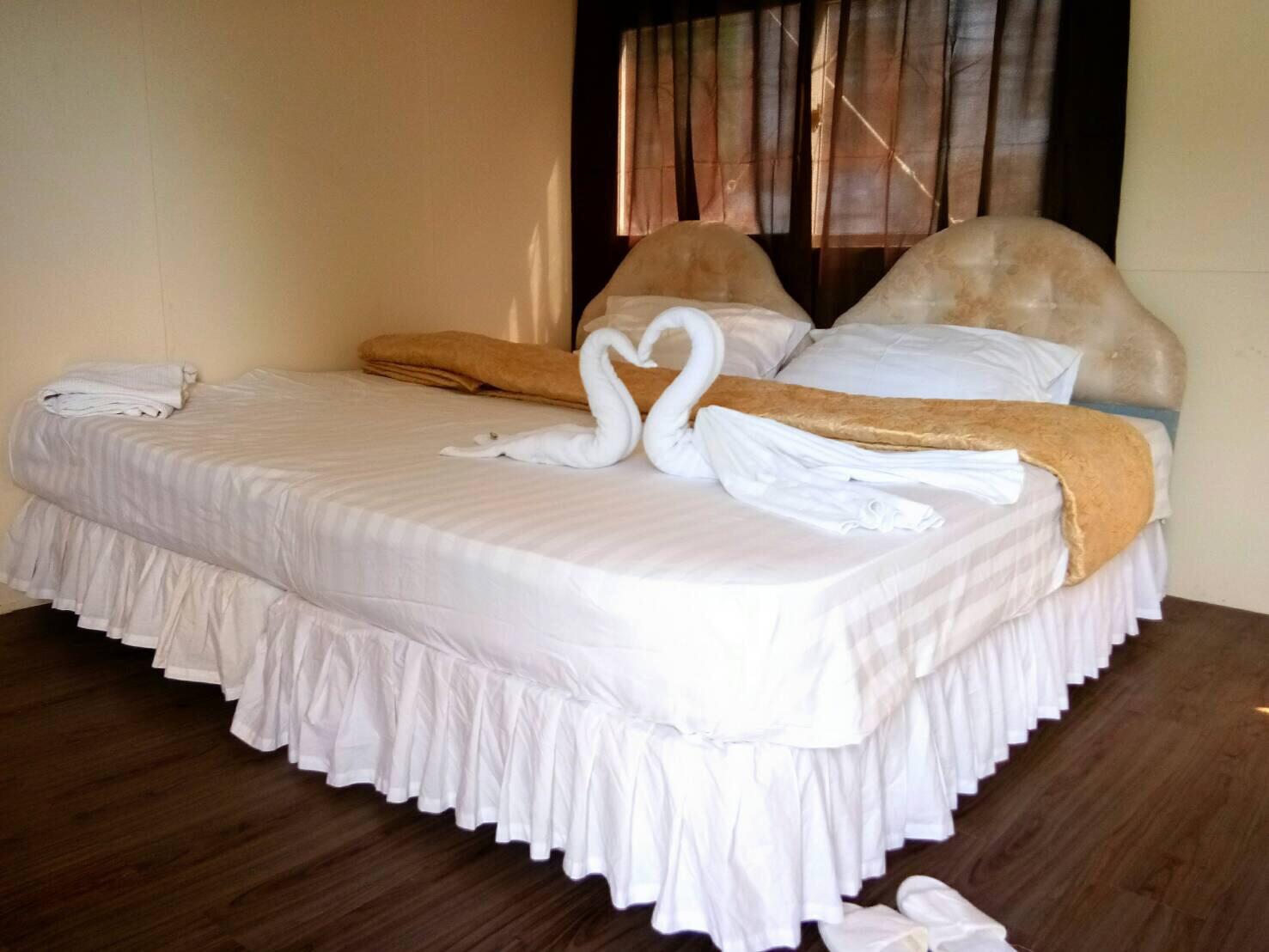Cover Image for Happy Hotel