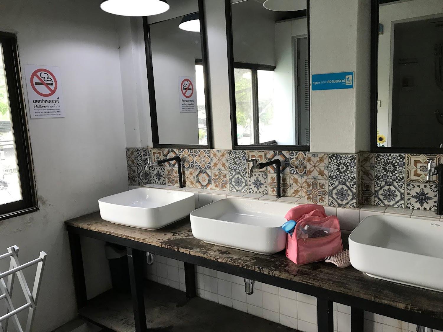 Cover Image for D-hub Hostel