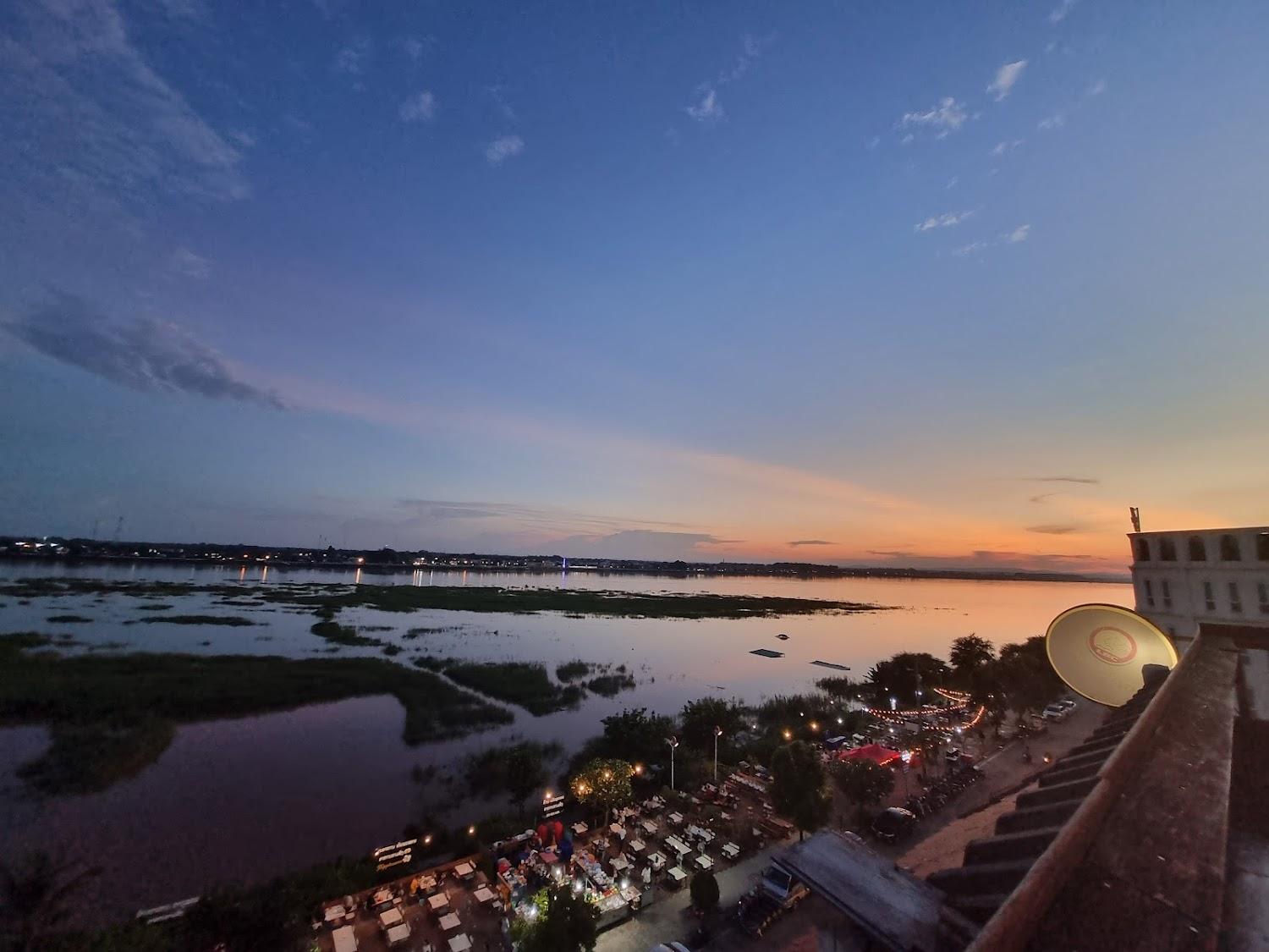 Cover Image for Sengtawan Riverside Hotel