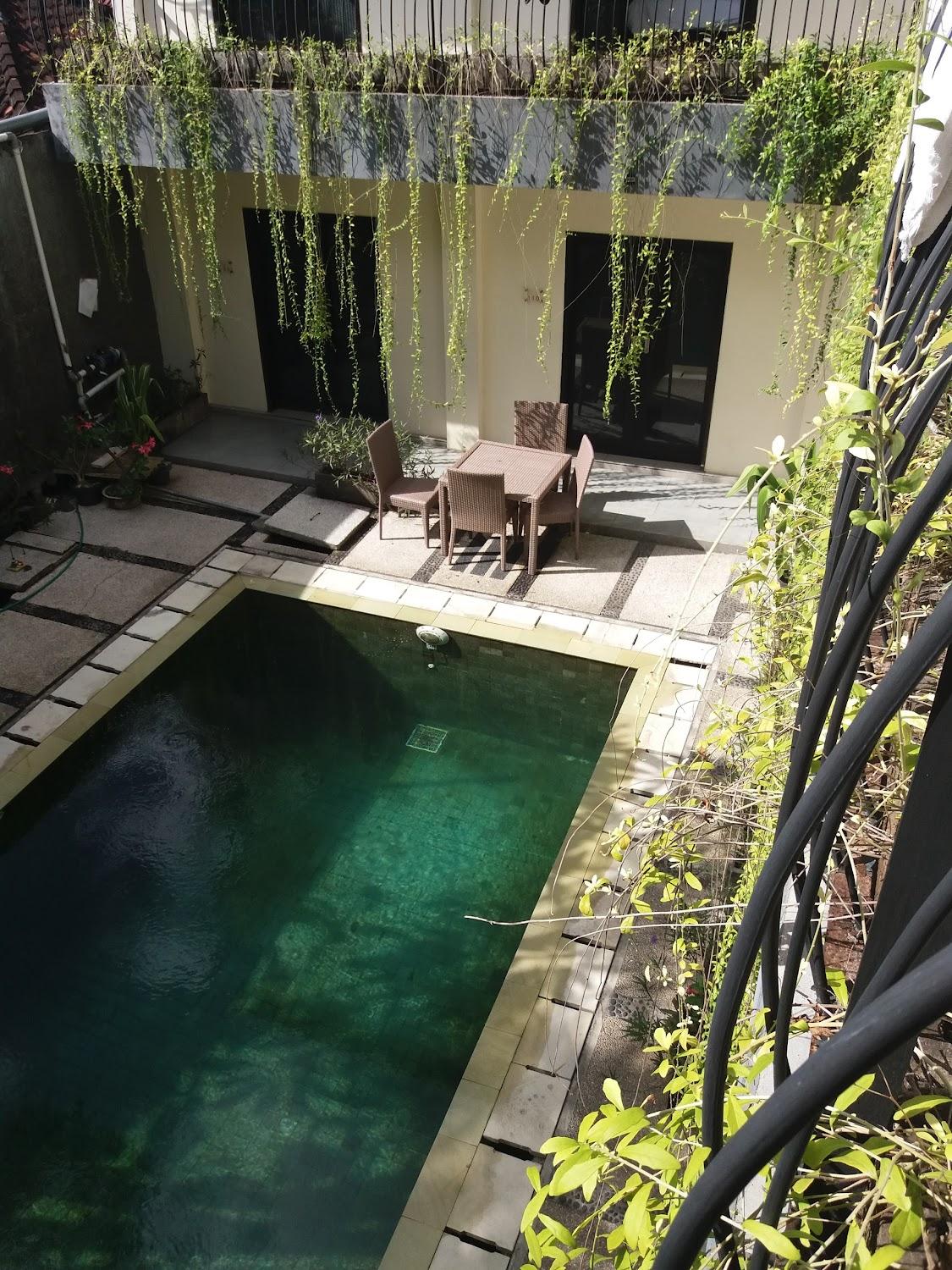 Cover Image for Zuk Hotel