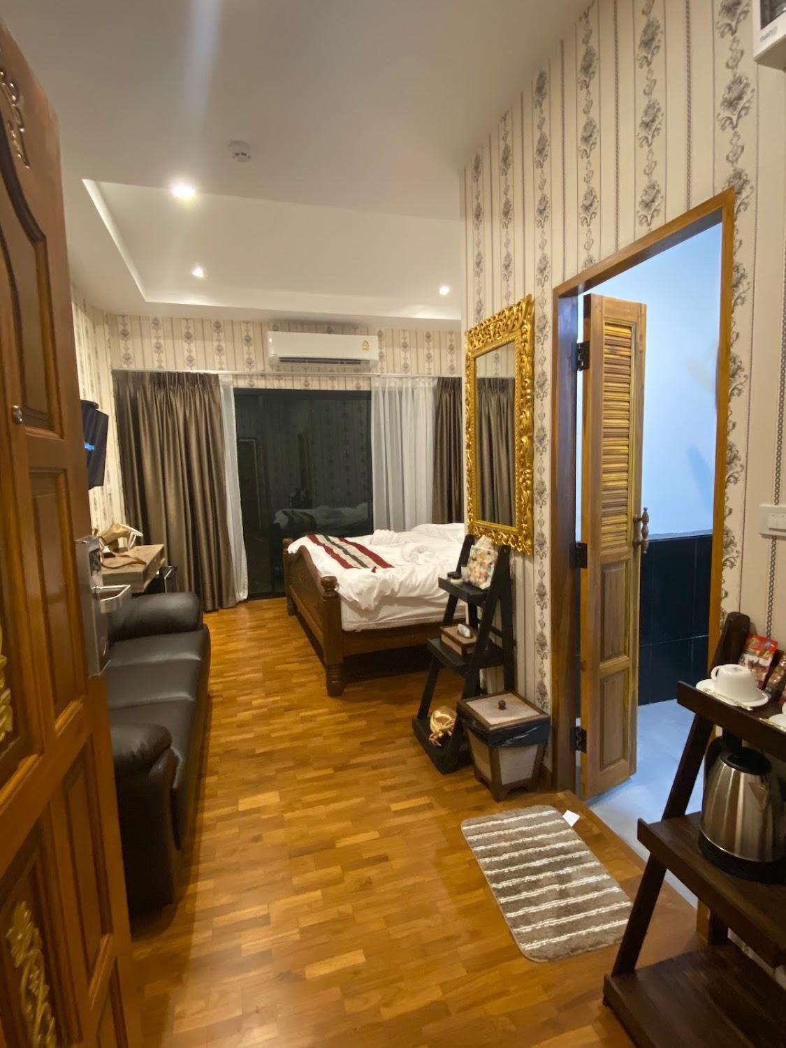 Cover Image for The WARMTH HOTEL