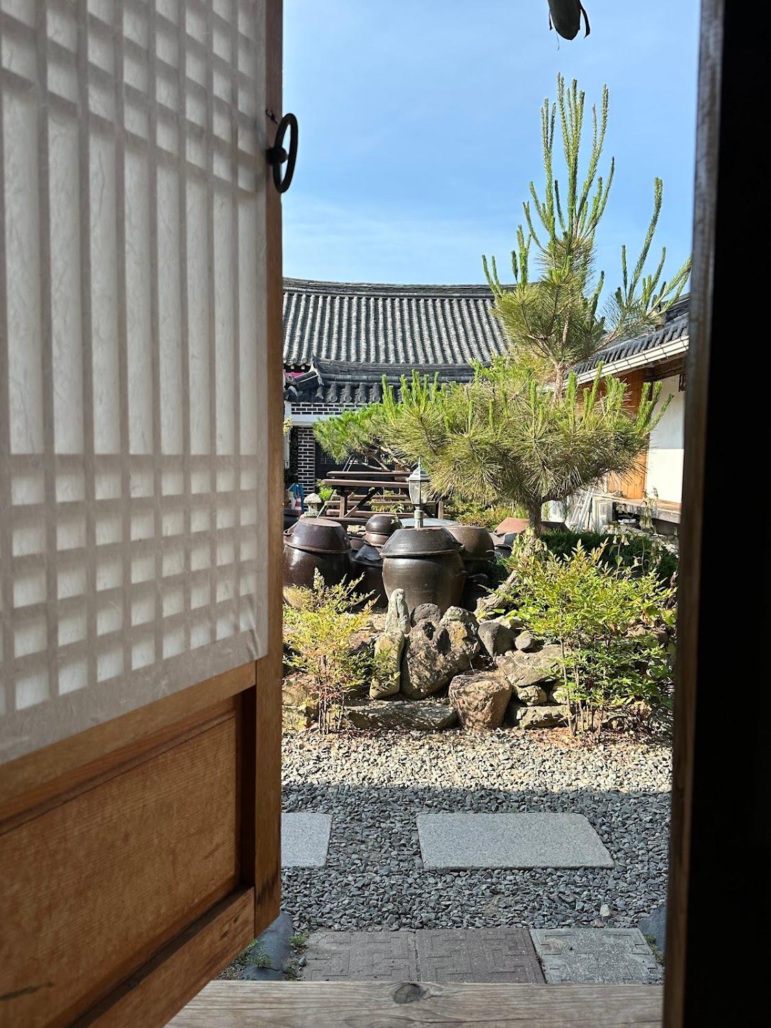 Cover Image for Laghuiwon