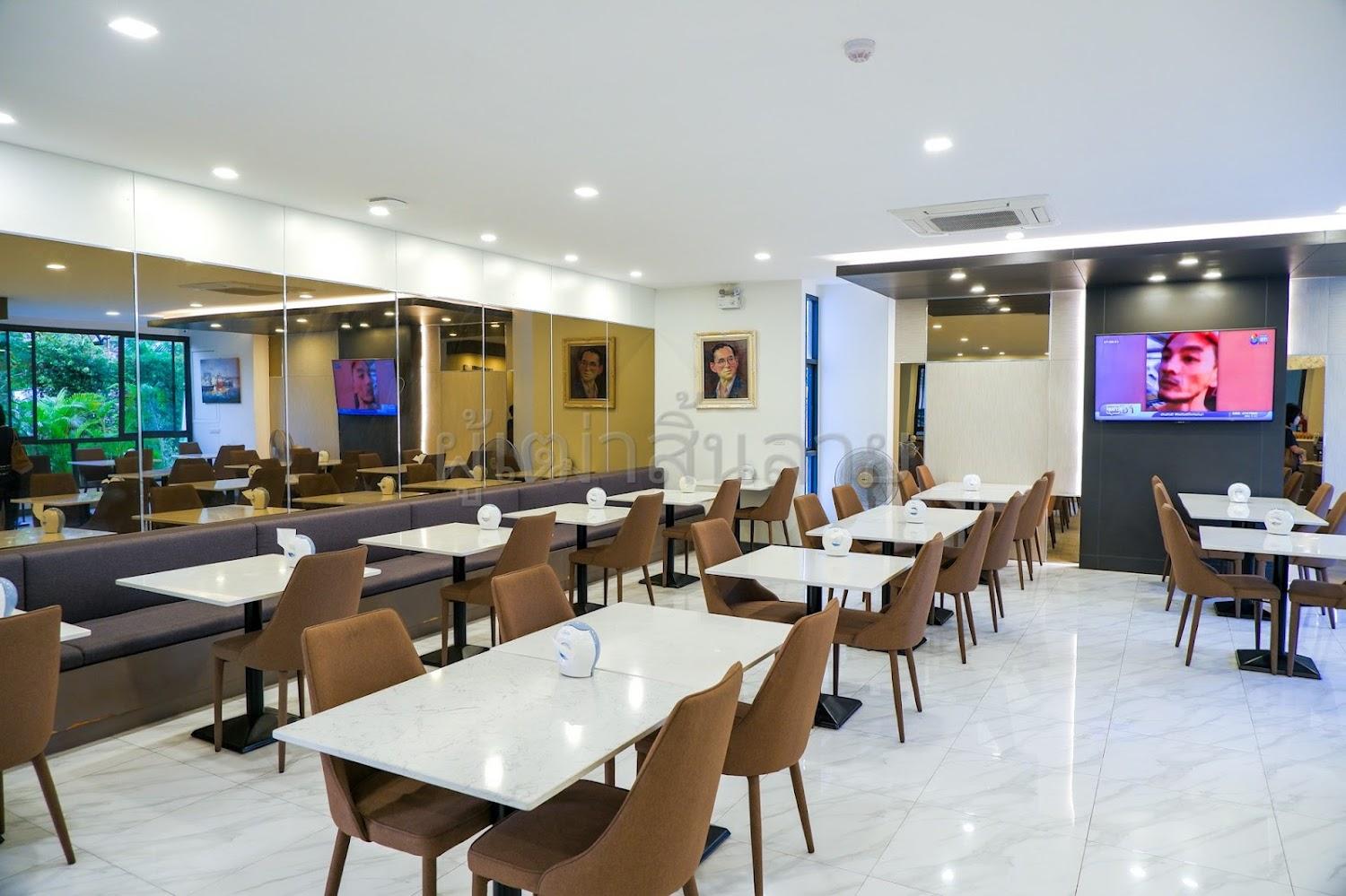 Cover Image for L2 Hotel