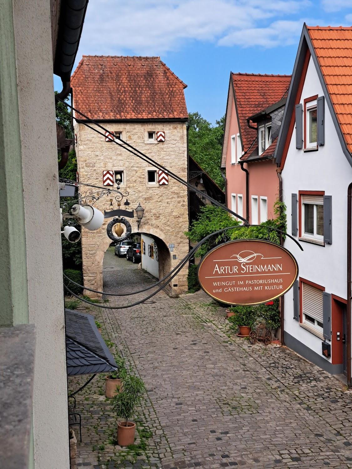 Cover Image for GÄSTEHAUS und WEINGUT IM PASTORIUSHAUS - Artur Steinmann