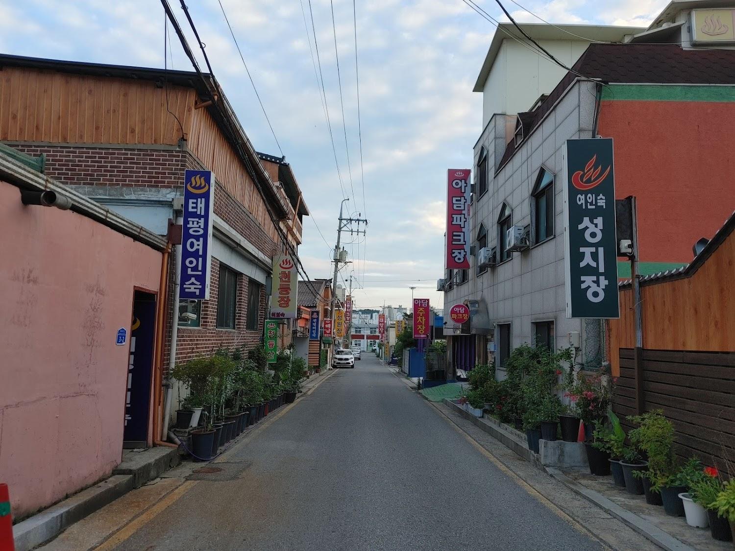 Cover Image for Jecheon Case Hotel