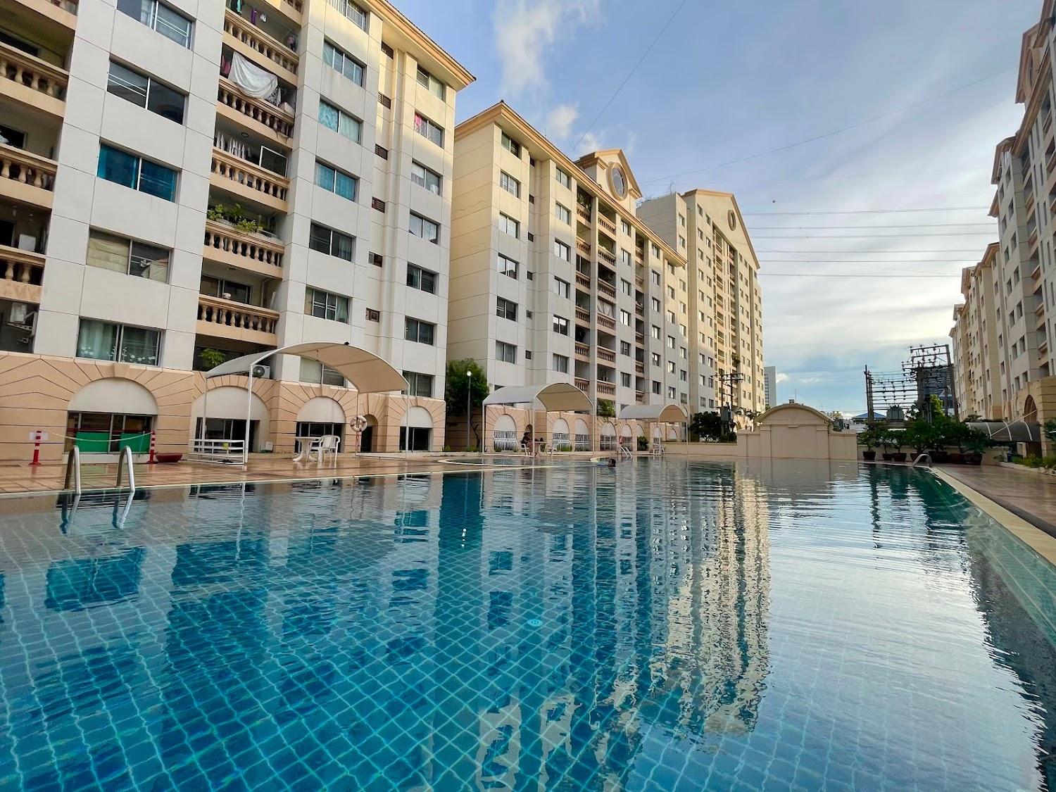 Cover Image for CENTURY PARK CONDO
