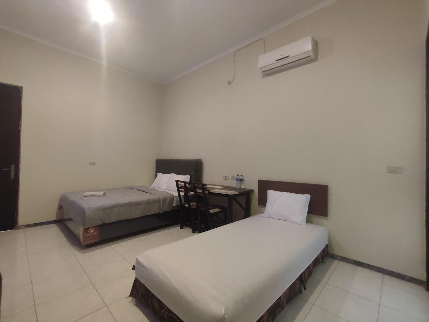 Cover Image for Mutiara Residence Near Simpang Lima Mitra RedDoorz