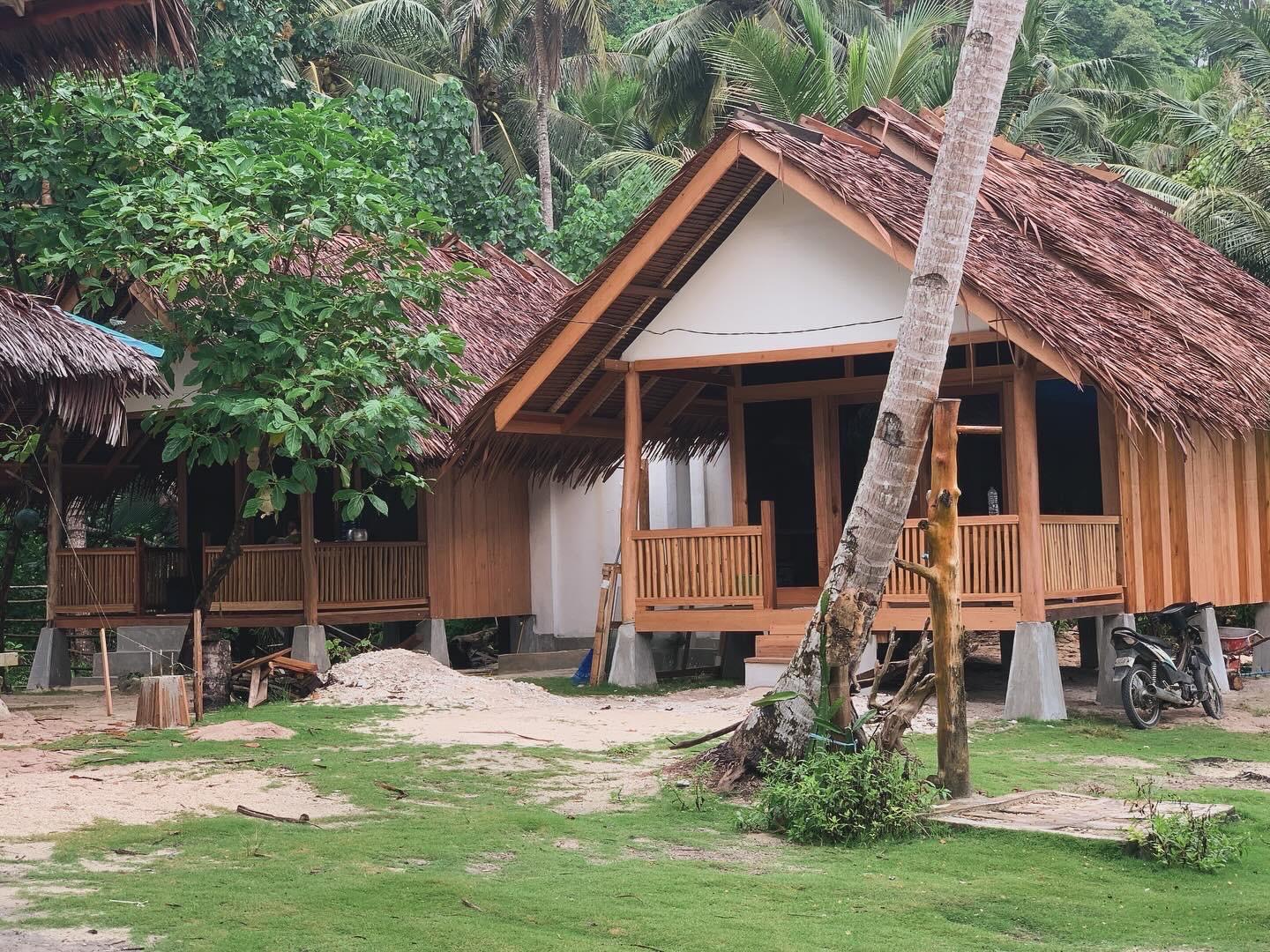 Cover Image for Lances Left Surf Camp