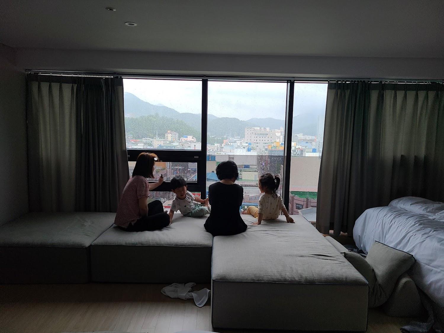 Cover Image for R&B Business Hotel