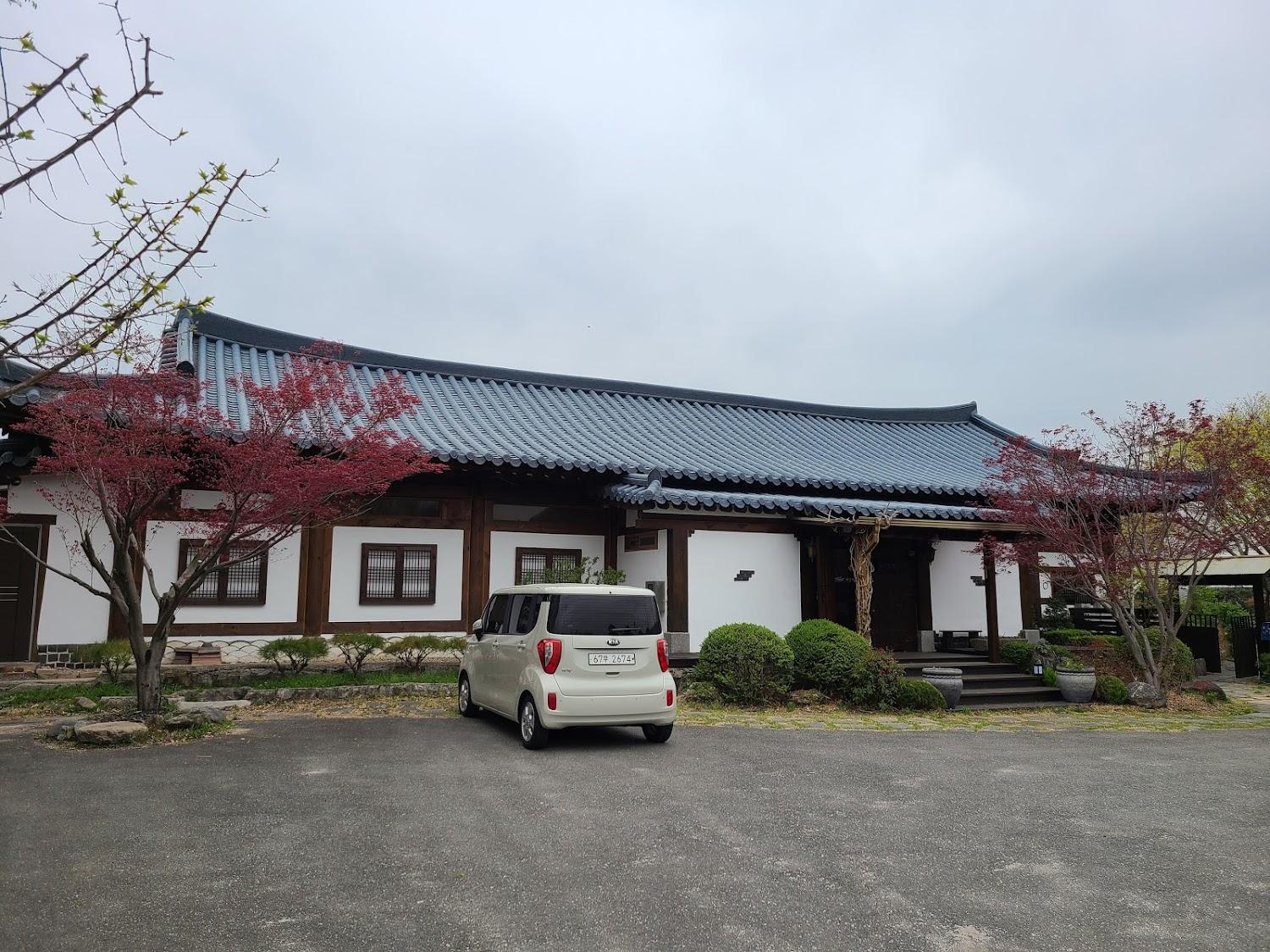 Cover Image for 여강재펜션