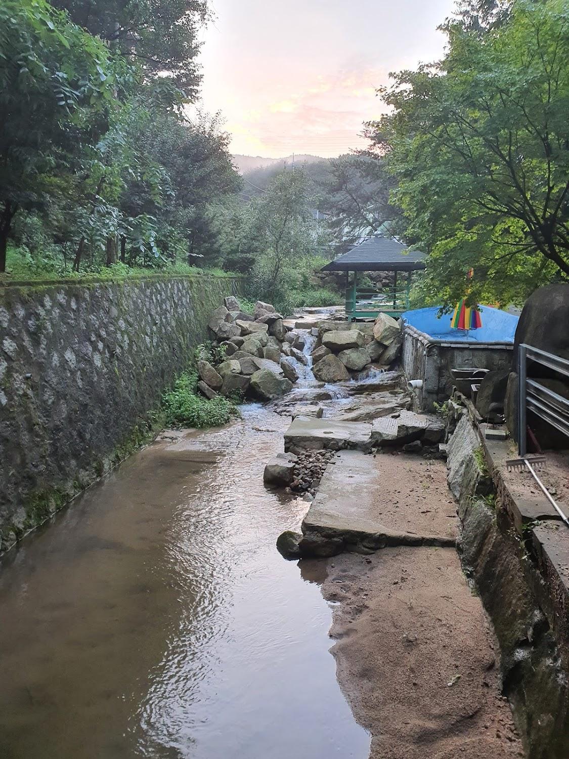 Cover Image for 신북개울가펜션
