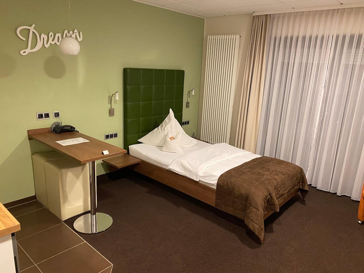 Cover Image for Hotel Apart
