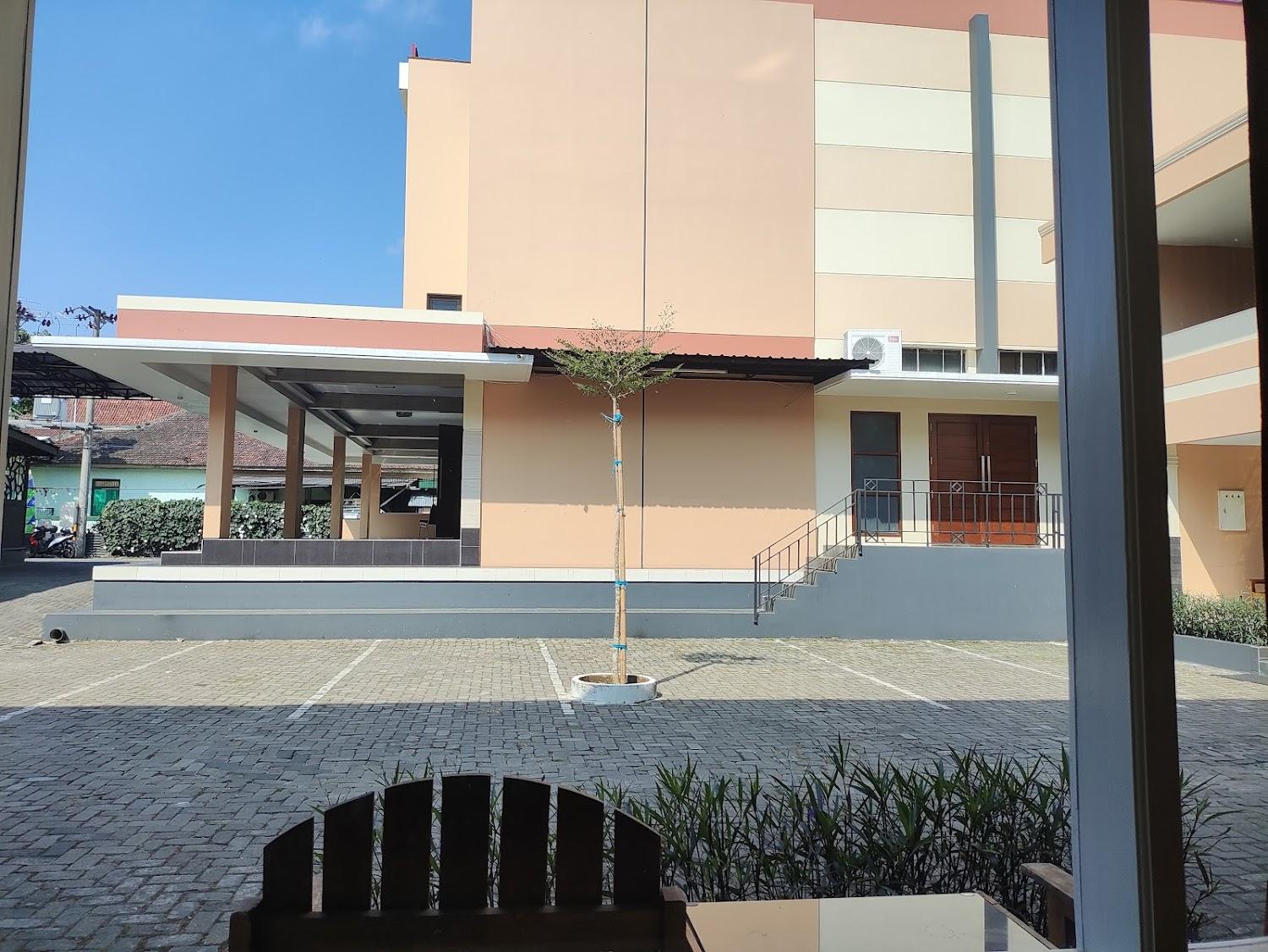 Cover Image for CENTRAL Hotel,Resto & Convention Hall Banjarnegara