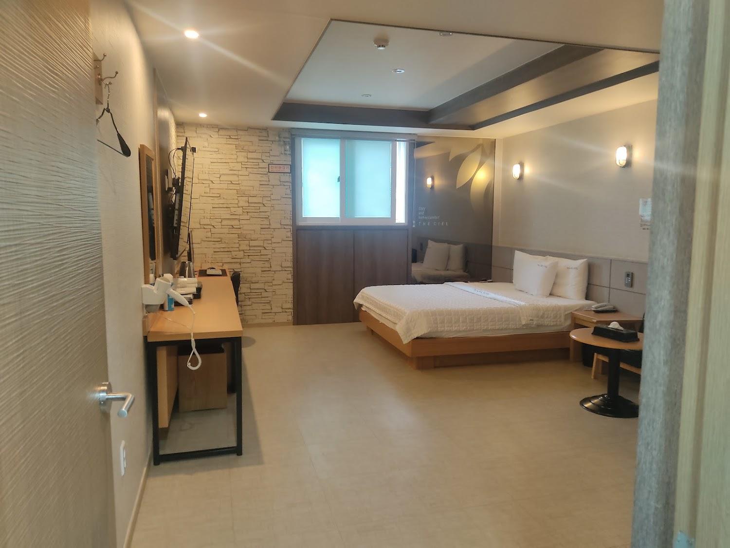 Cover Image for 호텔 더 씨엘