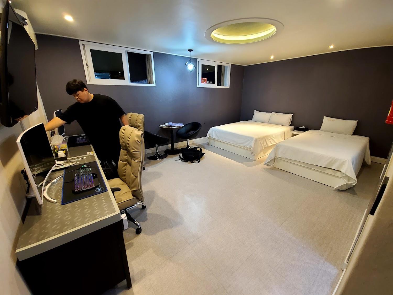 Cover Image for 힐링 모텔