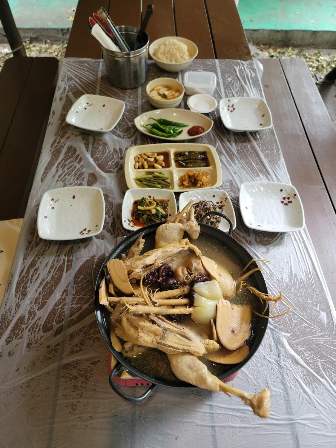 Cover Image for 여기도글램핑펜션식당