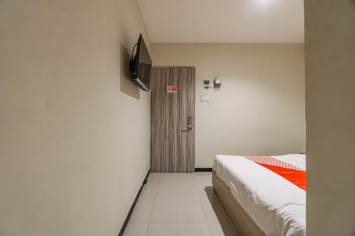 Cover Image for Super OYO Hotel Ace MERR Surabaya