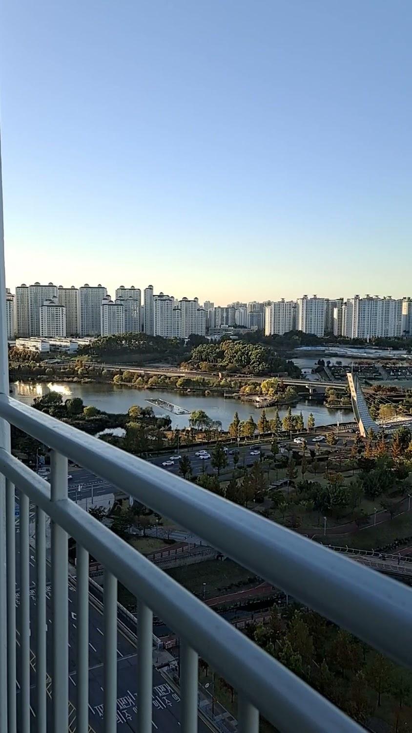 Cover Image for Park View Terrace