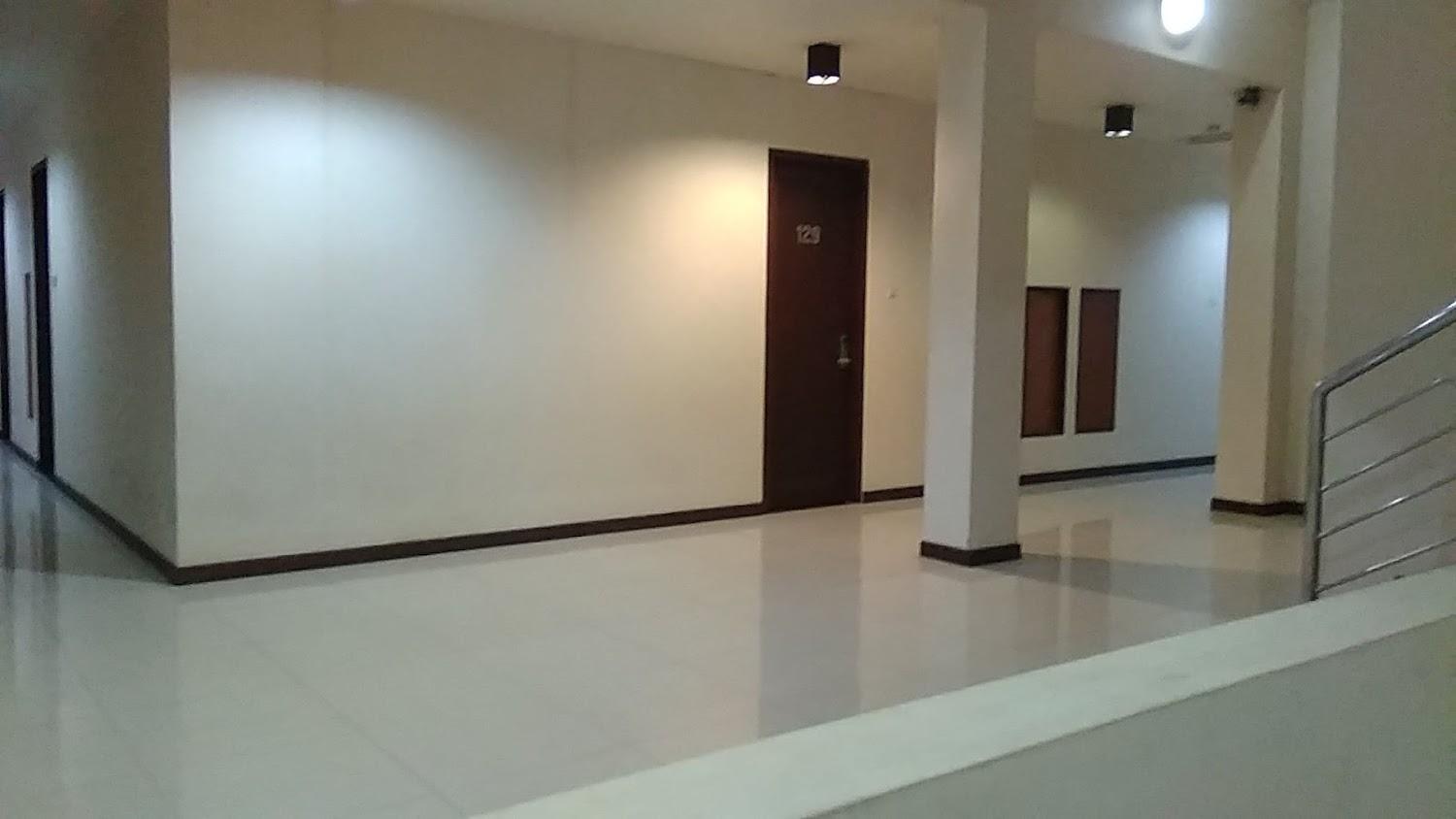 Cover Image for Agraha Hotel