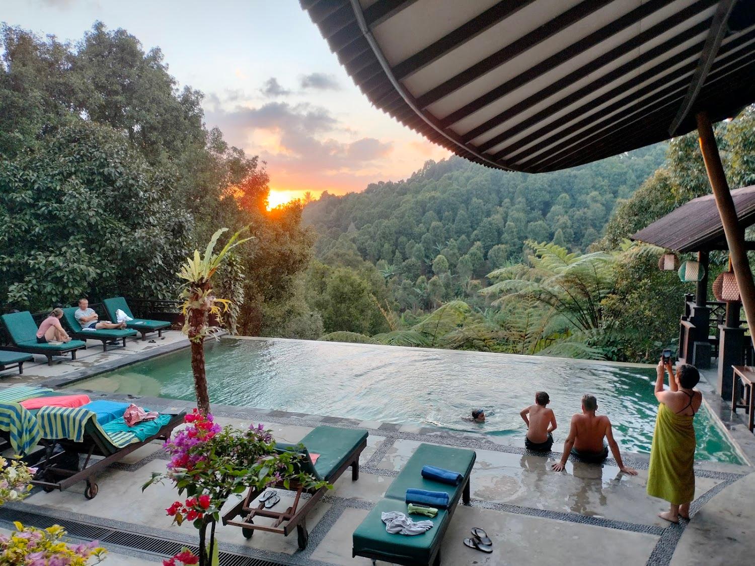 Cover Image for Bintang Munduk Bungalow, Warung & Bar