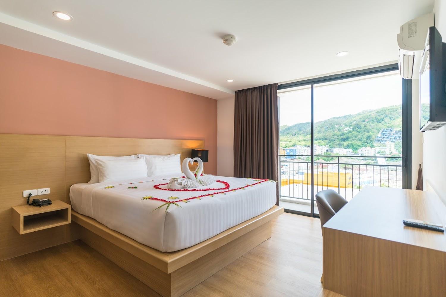 Cover Image for New Square Patong