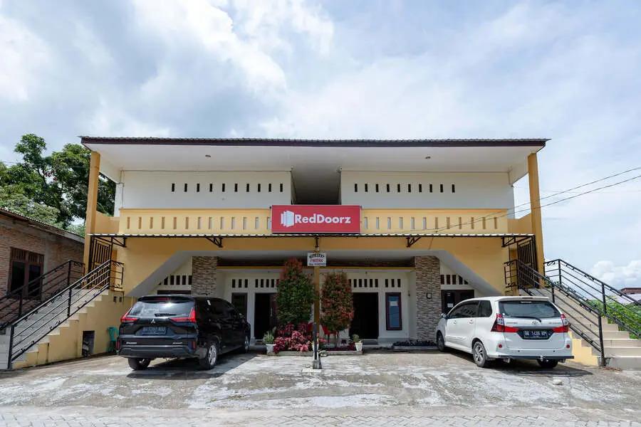Cover Image for RedDoorz near Pantai Pasir Putih Parbaba