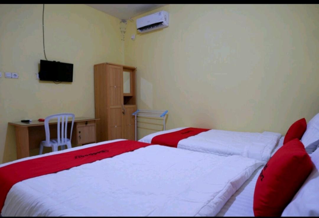 Cover Image for RedDoorz near Universitas Alkhairaat Palu