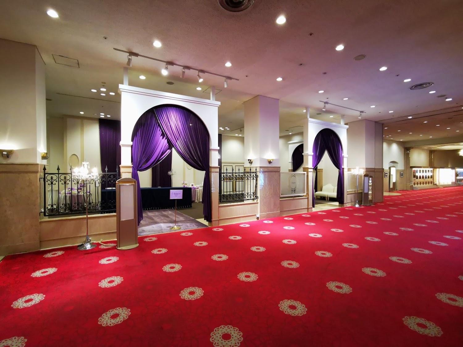 Cover Image for Takarazuka Hotel
