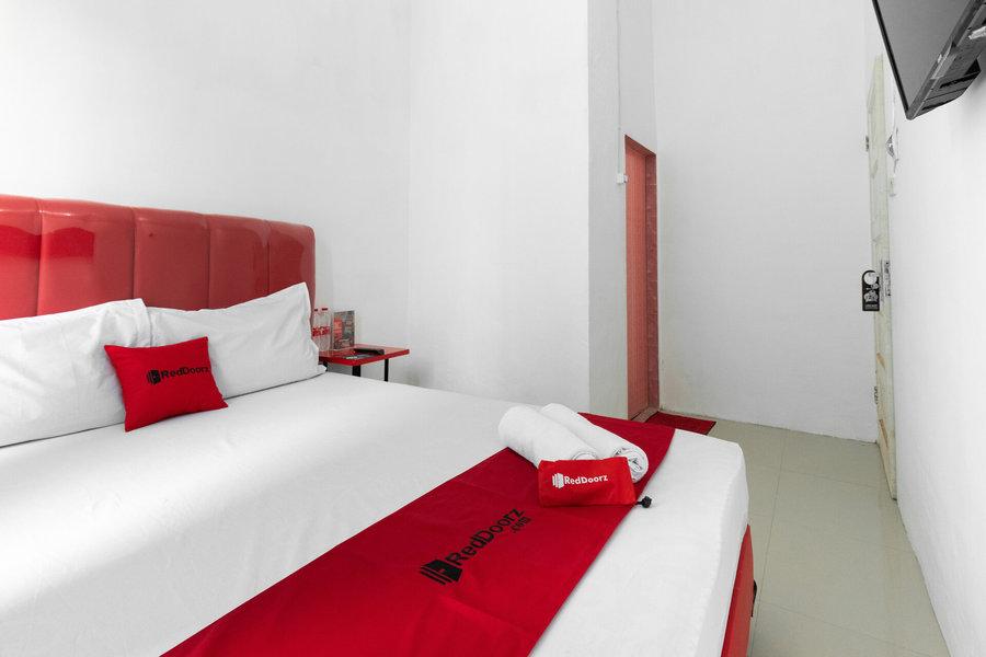 Cover Image for RedDoorz @ Jalan Dr Mansyur Medan 2