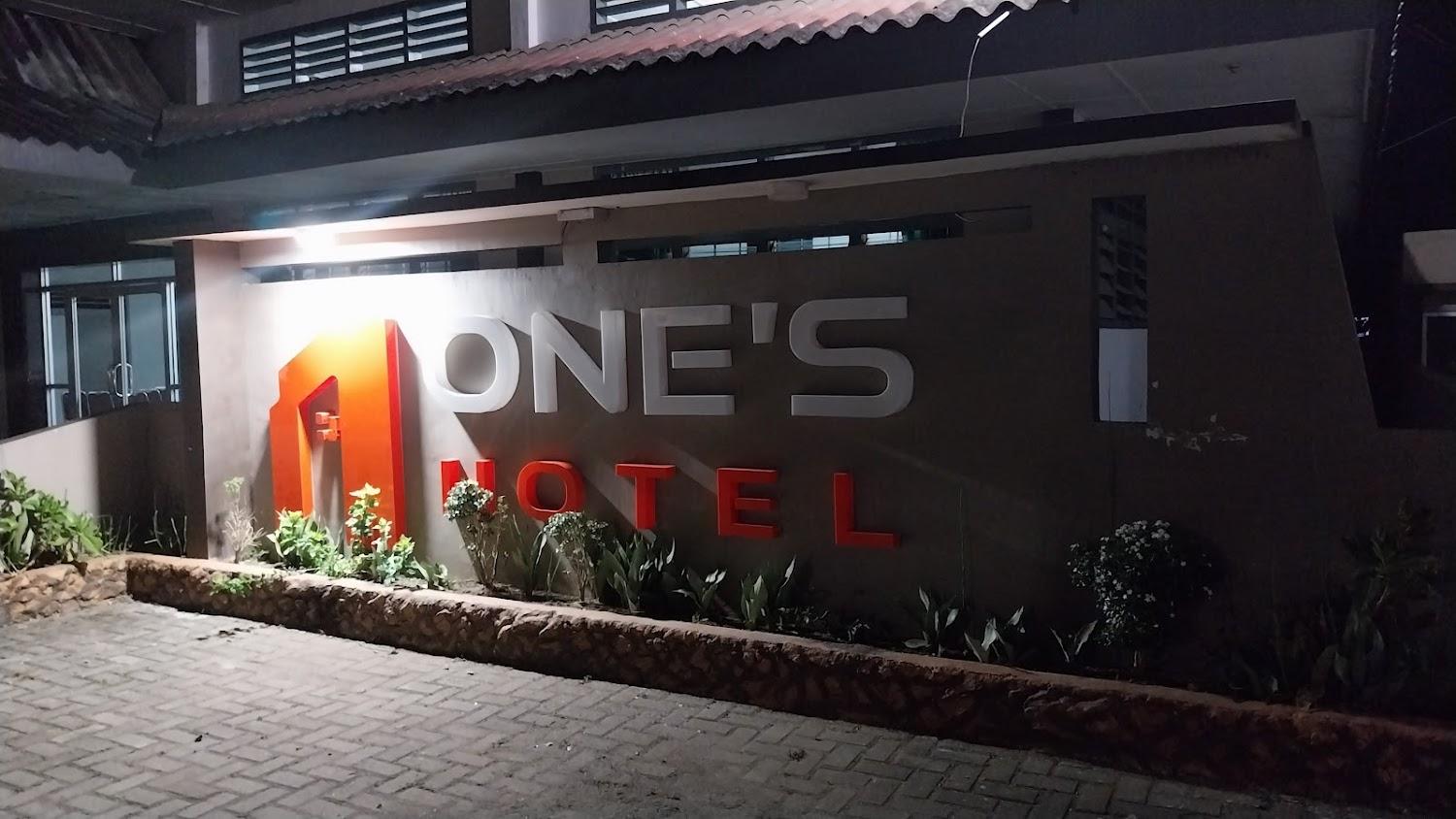 Cover Image for One's Hotel