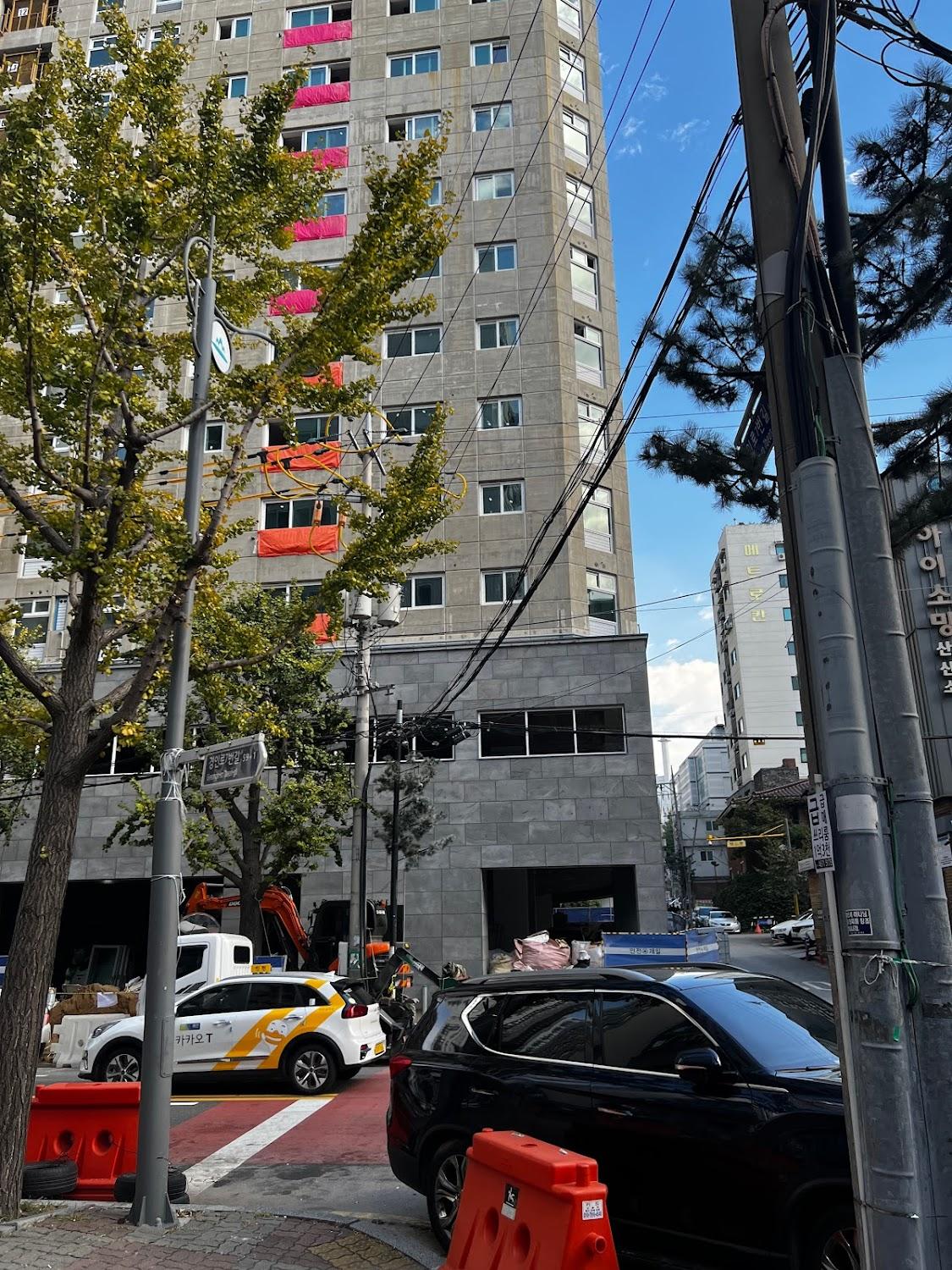Cover Image for Hotel H.E